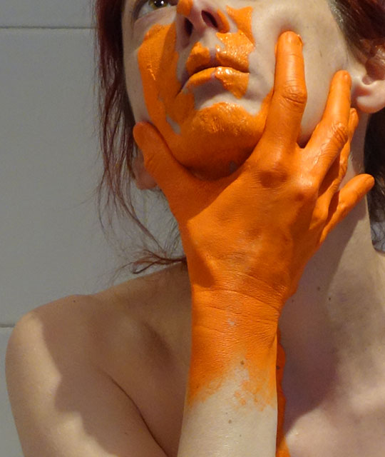 Mains oranges - cali rezo - janvier 2014 - photo autoportrait